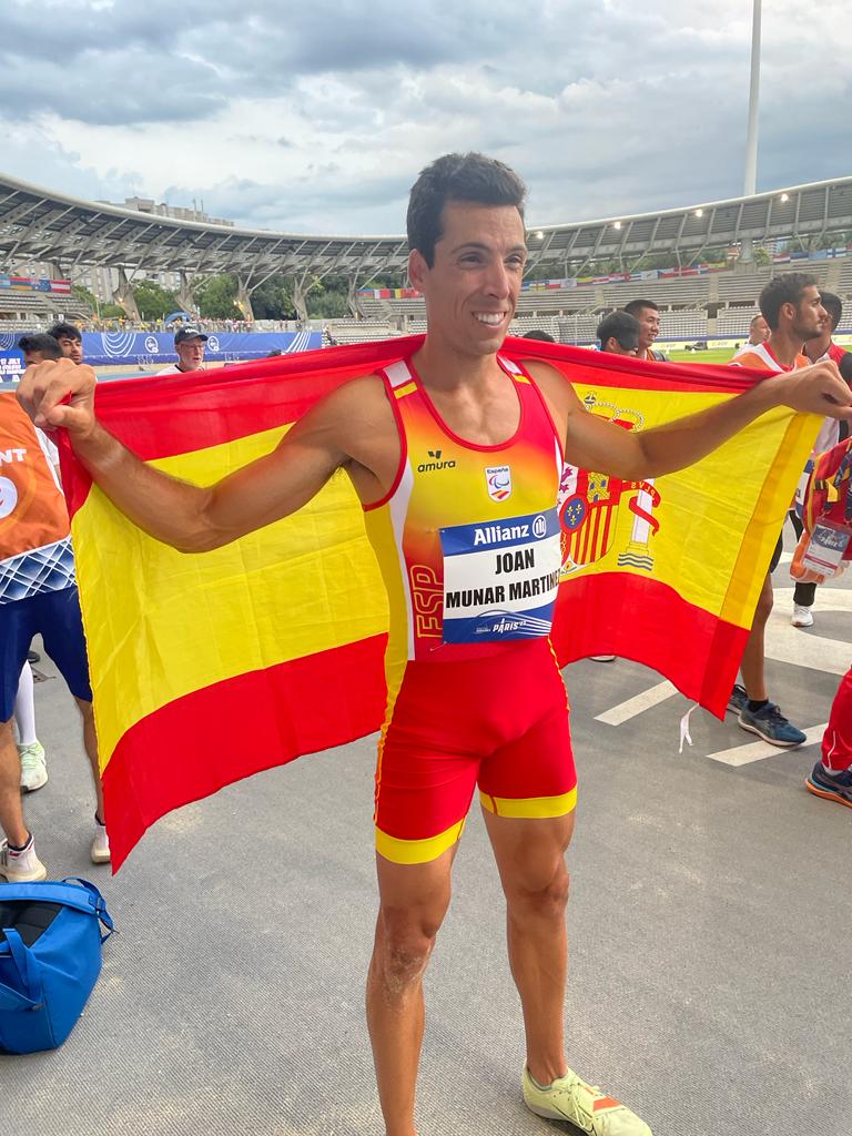 ¡Joan Munar Martínez se cuelga la medalla de bronce en salto de longitud T11 con una marca  de 6.15! 🥉

👏👏👏👏👏👏