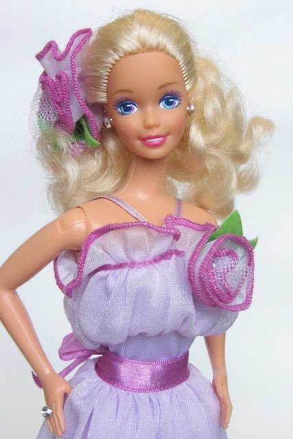 PageRees's tweet image. Oh, I used to not be a huge fan of Barbies with bent arms and I really didn’t like the ones with joints(terms of articulation) no, they’re the only ones I like, because you can play with them and pose them naturally #Barbie #Mattell
Take a note please