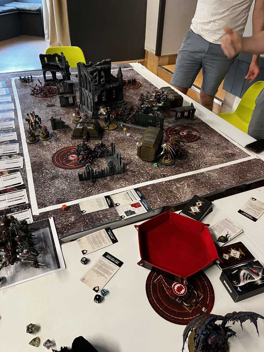 scribesofwar's tweet image. Good day back at scribes we have a few games going on we has some AoS necromunda 40k and mordhiem going on today!
