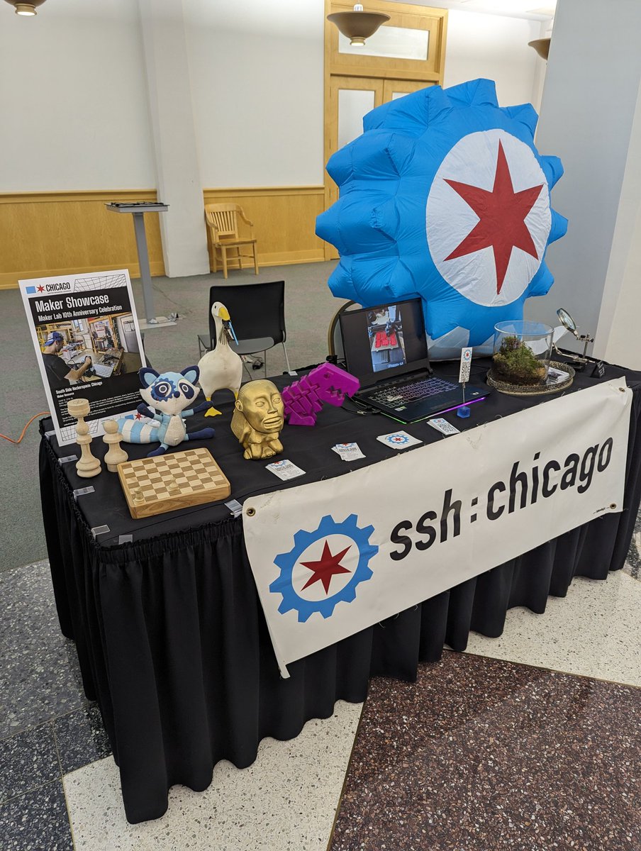 sshchicago's tweet image. We were represented at three tables at the #cplmakerlab anniversary yesterday. Makers from all over the city came to celebrate the Maker Lab and show their own piece of the maker community in Chicago.