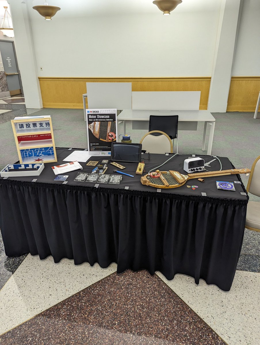 sshchicago's tweet image. We were represented at three tables at the #cplmakerlab anniversary yesterday. Makers from all over the city came to celebrate the Maker Lab and show their own piece of the maker community in Chicago.