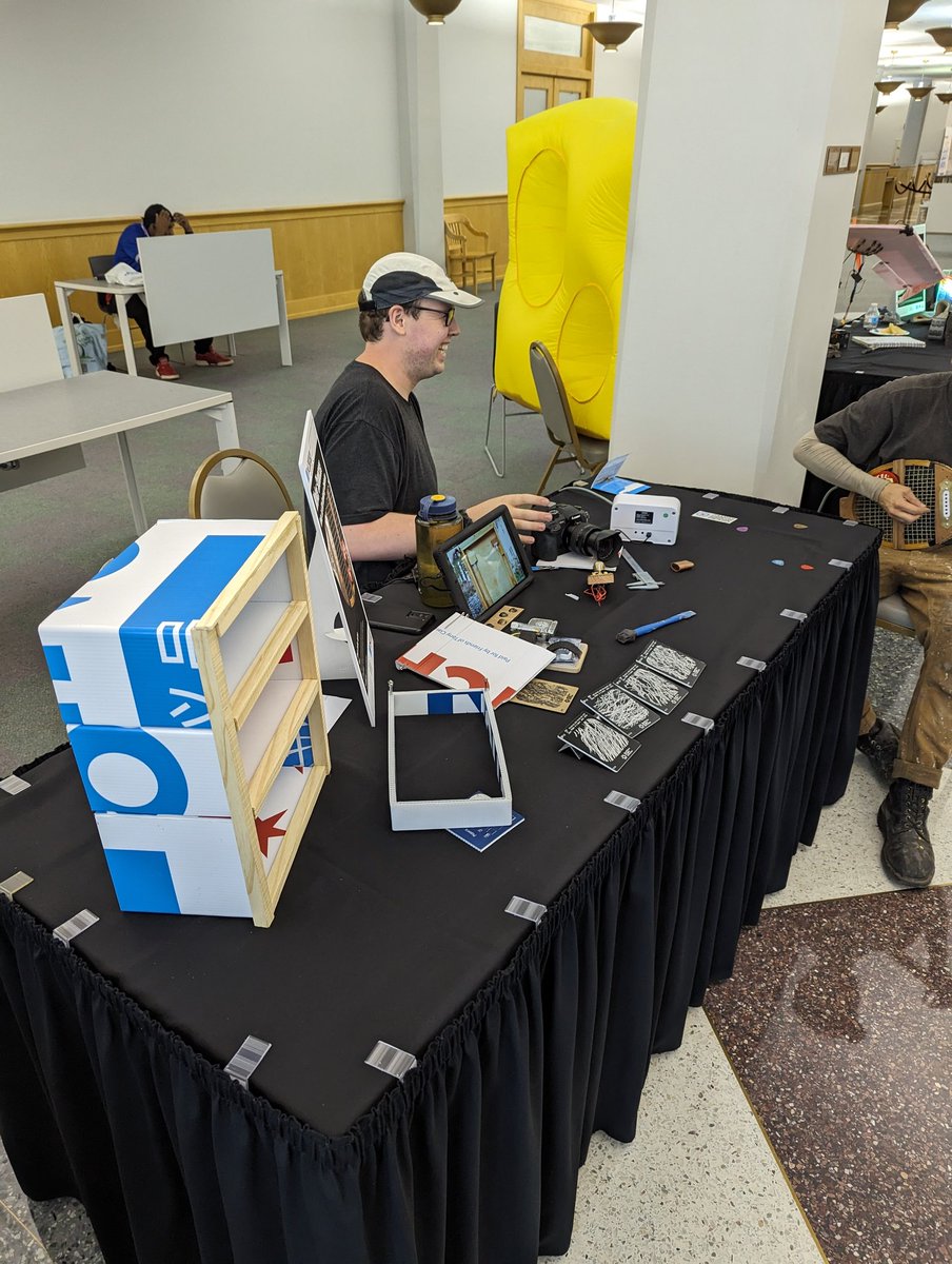 sshchicago's tweet image. We were represented at three tables at the #cplmakerlab anniversary yesterday. Makers from all over the city came to celebrate the Maker Lab and show their own piece of the maker community in Chicago.