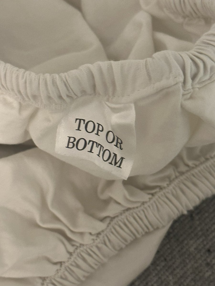 goodwilladdict's tweet photo. my sheets getting a lil too personal https://t.co/p2dIapYLJA