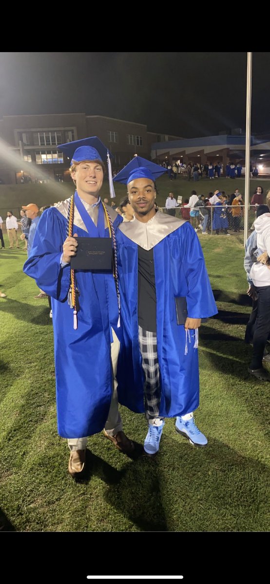 colbyshaw_2's tweet photo. I can still hear him yelling "Nothing!" everytime he would break up a pass on me at practice. Rashard had a loving heart and would always pull me aside and encourage me anytime I was having a rough practice or game. Love you man rest easy. Forever in our hearts RW ❤️ (2/2) https://t.co/LCnJL01Fun