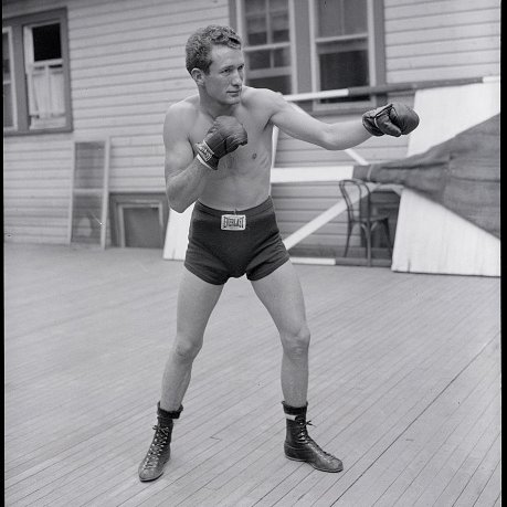 BoxingHistory's tweet photo. Lew Jenkins, hard-punching lightweight from Sweetwater, Texas known as the "Sweetwater Swatter" who held the championship from 1940 to 1941. Jenkins won the title from Lou Ambers and lost it to Sammy Angott. https://t.co/VIxnOojjmY