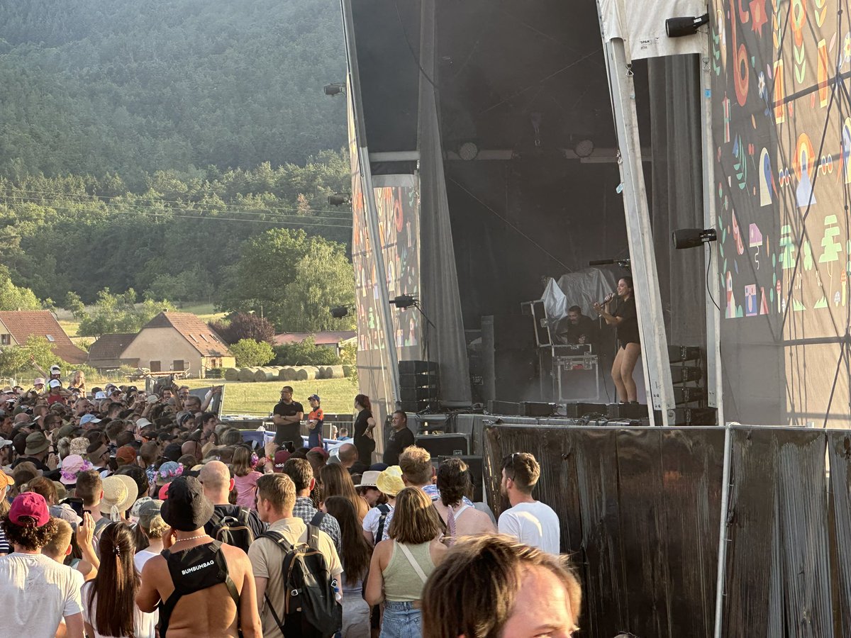 YannickMeneceur's tweet photo. Et pour conclure ce week-end, un petit tour au festival #decibulles https://t.co/j2lNSx15kR