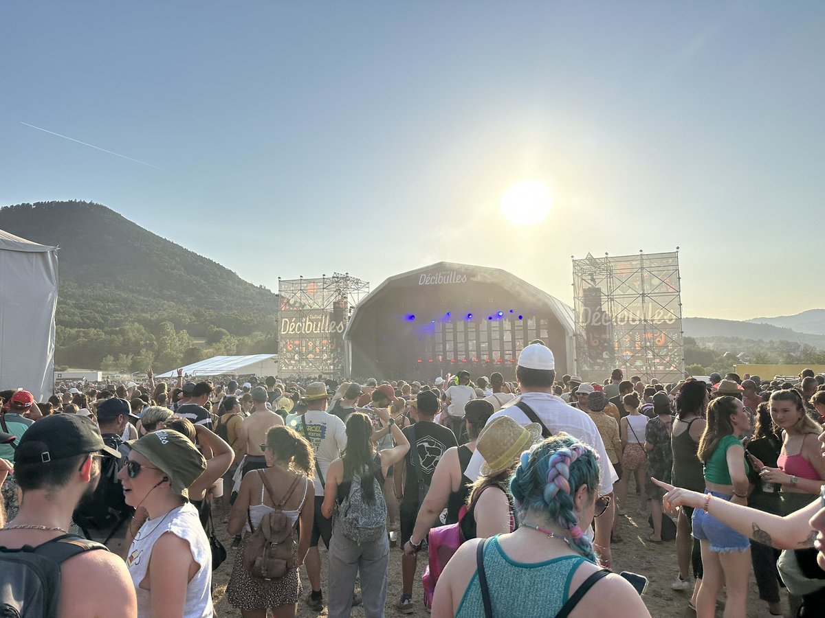 YannickMeneceur's tweet photo. Et pour conclure ce week-end, un petit tour au festival #decibulles https://t.co/j2lNSx15kR