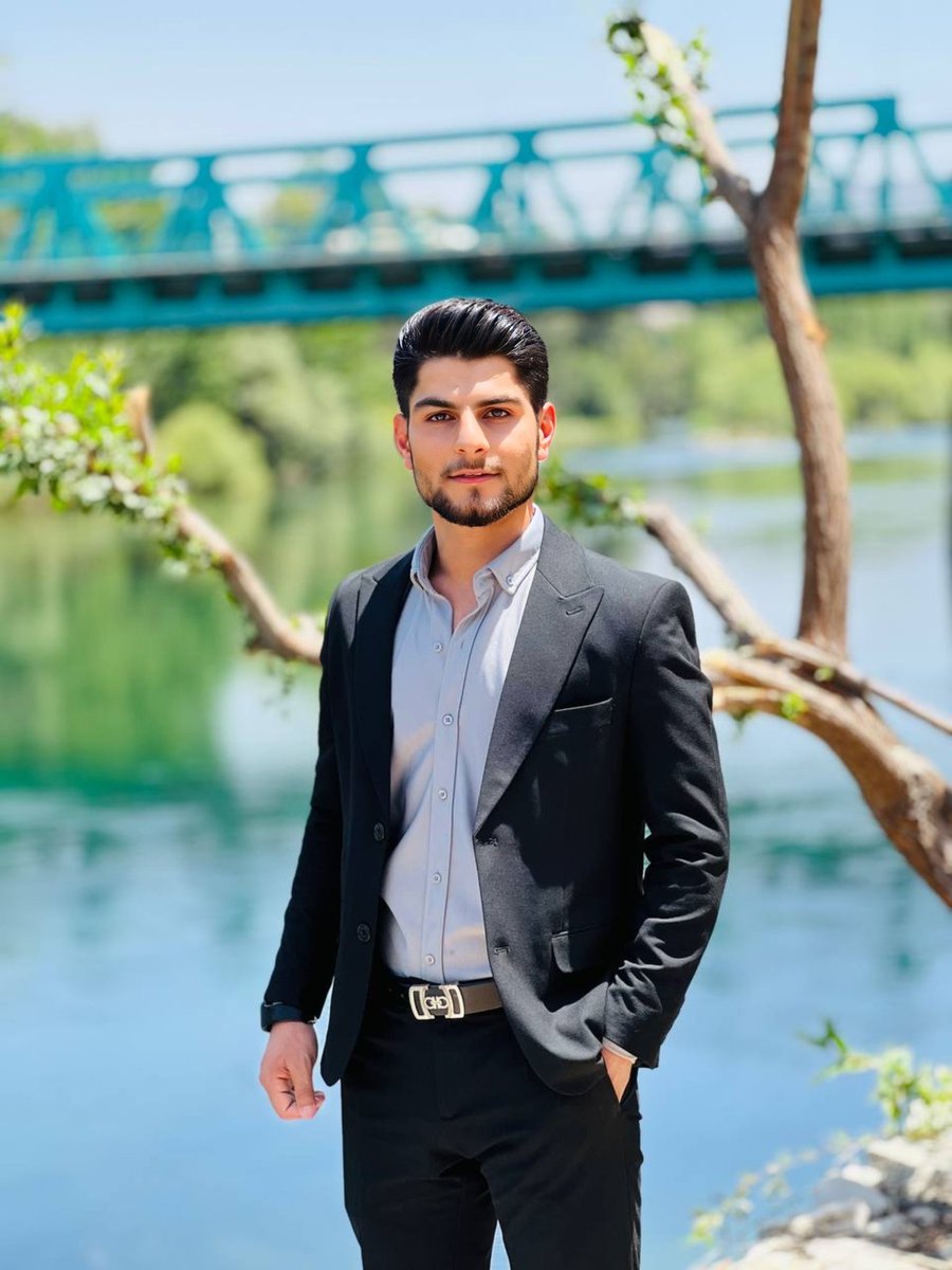 Rasulyasin0's tweet photo. مۆنۆمێنتی شەهیدانی هەڵەبجە.
ئەم رۆ بە خۆش حالییەوە سەردانی هەلەبجەی شەهیدمان کرد لە نیزیکەوە ئازار و ناخۆشی کیمیابارانی هەلەبجەمان بینی بینیمان مان چی بەسەر ٥٠٠٠ هەزار هاوڵاتی #کوردی بی تاوان کراوە.
#Kurdistan #halabja_shahed https://t.co/vhCBofNcab