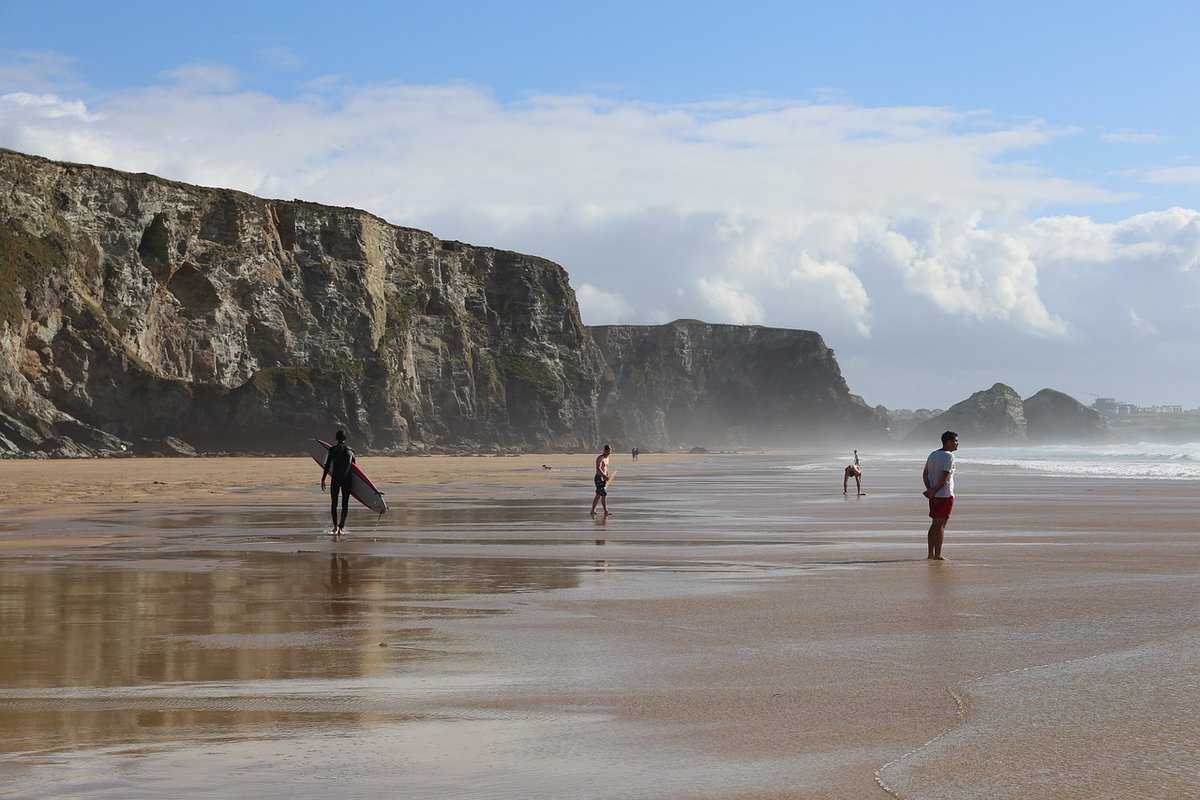 helloworldguide's tweet image. Beach spotlight: Watergate Bay, Newquay, Cornwall 
&quot;this vast expanse of golden sand is truly cinematic in its grandeur&quot;

Grab a bite at @cubscoffee1,  The Beach Hut (@WatergateBay ) or @zacryswgb

Surf and beach yoga with @wavehuntersuk 

🔗seasidebreaks.co/beaches/waterg…

#beach