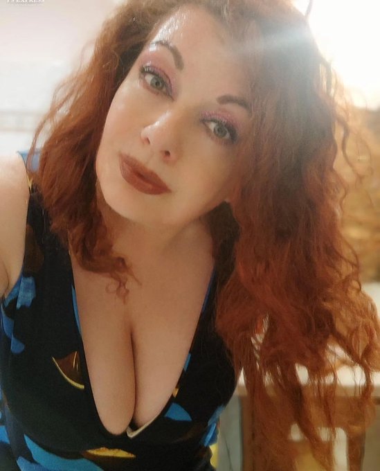 Sono ora in live webcam per giocare insieme a voi siete carichi??💦 Vi sto aspettando per godere insieme<a href="/tag/followme"class="tags"><span>#followme</span></a><a href="/tag/party"class="tags"><span>#party</span></a><a href="/tag/foryou"class="tags"><span>#foryou</span></a><a href="/tag/mimosa"class="tags"><span>#mimosa</span></a><a href="/tag/festa"class="tags"><span>#festa</span></a><a href="/tag/auguri"class="tags"><span>#auguri</span></a>