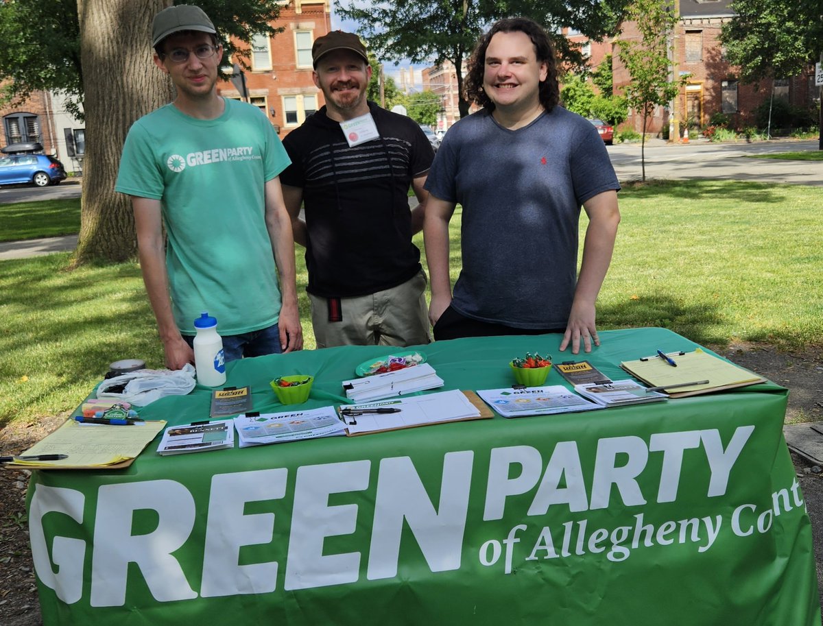 AlleghenyGreens's tweet photo. I have been sitting on a lot of photos, so expect grouped photos from past activities over the next few weeks!

These photos are from tabling for @Liv1Bennett at the #Pittsburgh Northside Farmer's Market in late June. https://t.co/fWb4X50lUd