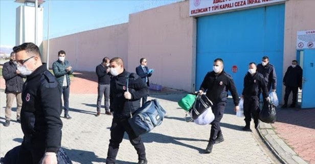 İnfaz koruma memurları olarak pandemi döneminde yaklaşık 1,5 yıl  olarak ailelerimizden ayrı cezaevlerinde kalarak geçirdik. Hükümlü ve tutuklulara virüs bulaşmasın diye 35 gün eve hiç gitmediğimiz zamanlar oldu.Özlük haklarınızı iyileştireceğiz size dolgun ücret verecez denildi,