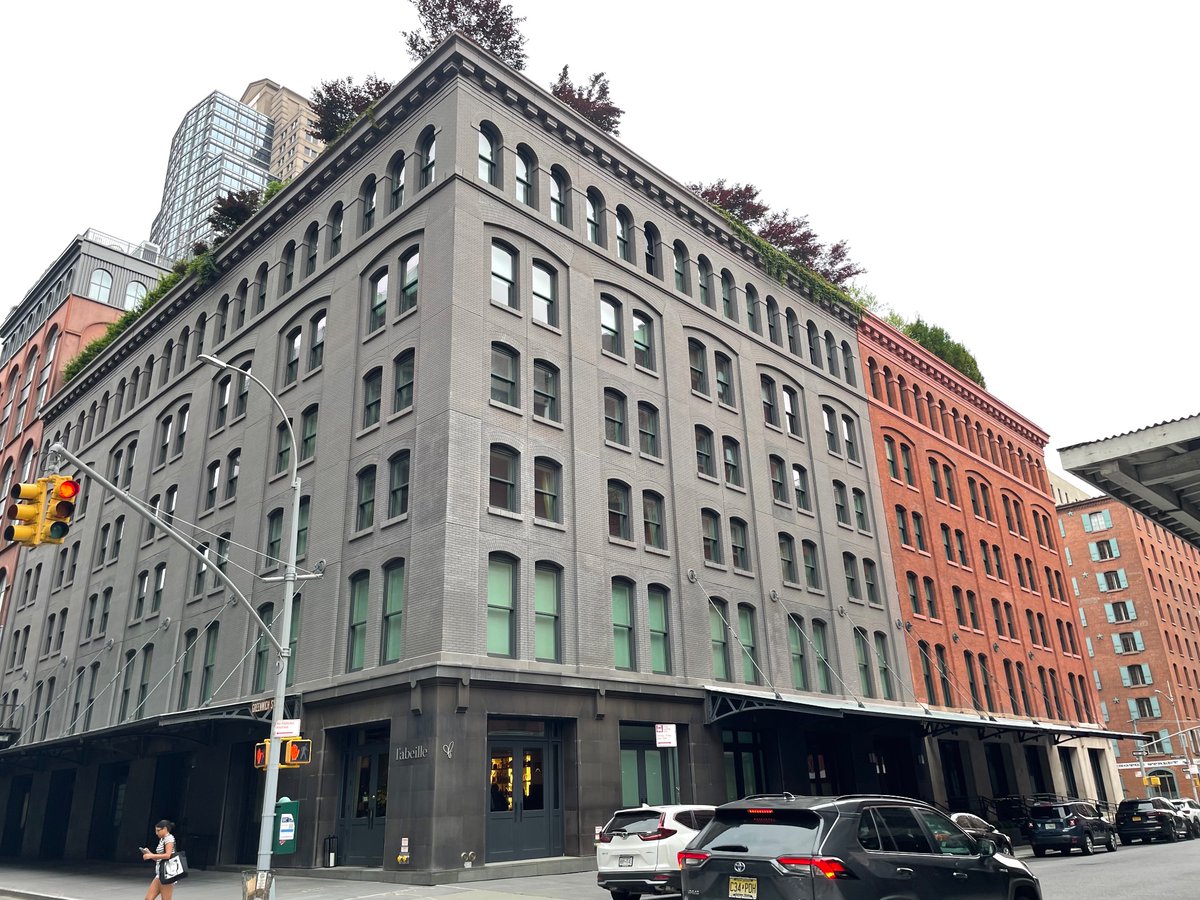 VicctorianChad's tweet photo. Really impressed with a lot of the newer construction in Tribeca 

@Cobylefko https://t.co/NmwcShbyZF