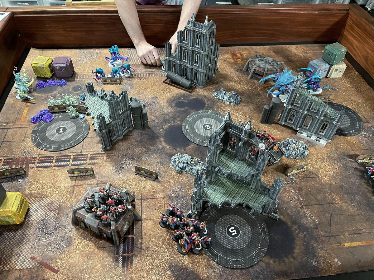 My Leagues of Votann #wh40k army took on a Tyranid force last night. First game of 10th Ed for both of us, 1K point forces. Loads of fun, and my squats took the day thanks to the Hearhkyn Warriors sticky objective ability. Ready for the next game!