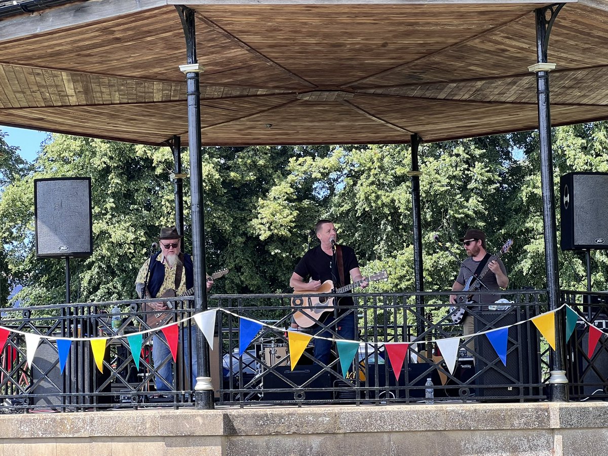 Fantastic celebration of our Armed Forces and Uniformed services today here in Oakham,Rutland. Thanks to all the volunteers who made the day special <a href="/bluebirdbelles/">The Bluebird Belles</a> <a href="/MankyBeds/">MankyBeds</a> <a href="/ArmedForcesDay/">Armed Forces Day 🇬🇧</a> <a href="/RutStamSound/">Rutland & Stamford Sound</a> <a href="/RBLOakham/">Royal British Legion Oakham</a> <a href="/oafvbc/">Rutland AFVBC</a>  <a href="/RafaRutland/">RAFA Rutland</a> <a href="/rutlandcouncil/">Rutland County Council</a> <a href="/OakhamTown/">Oakham Town Council</a> <a href="/RAnglians/">Royal Anglian Regiment Charity</a>