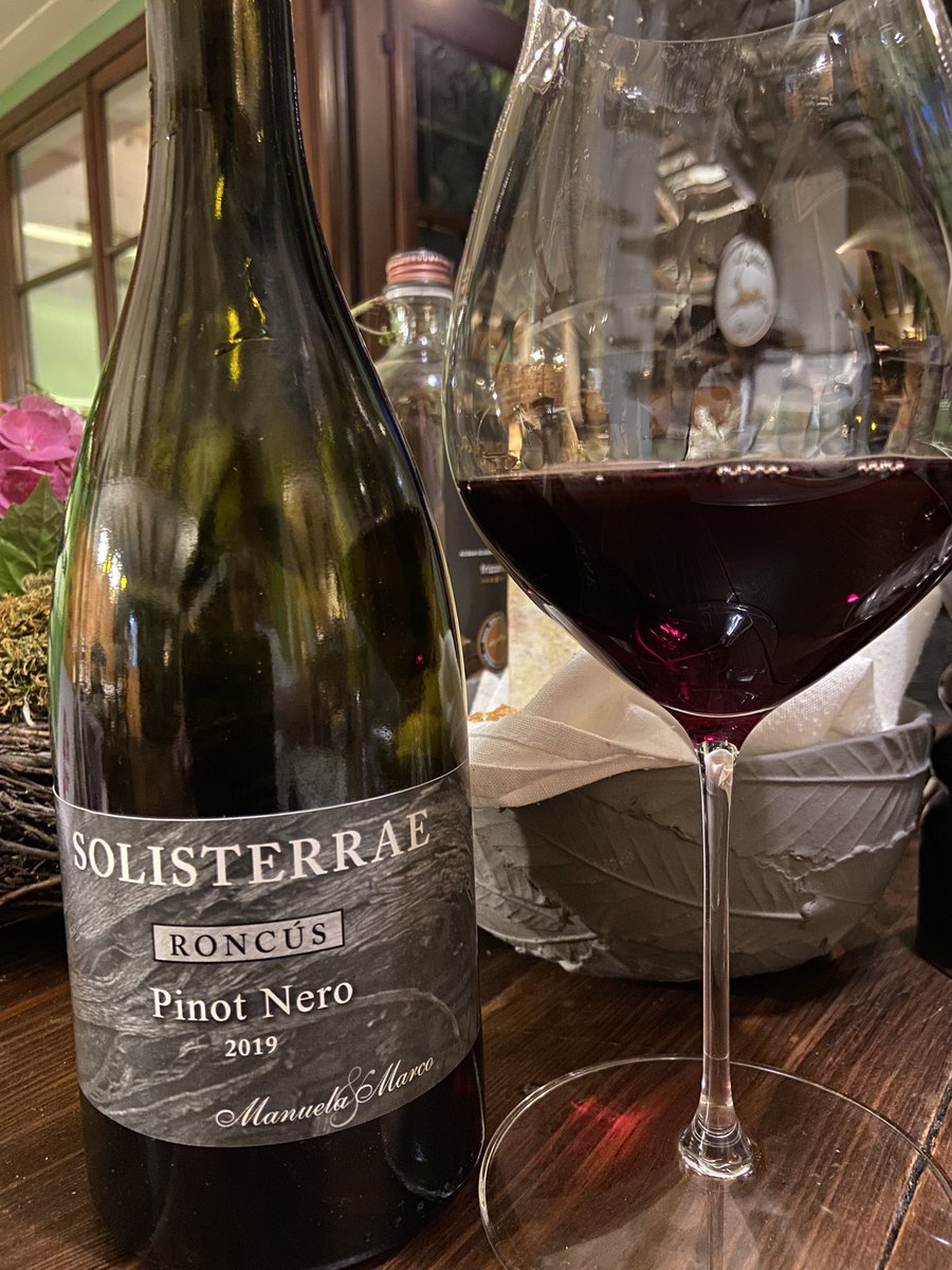 ChPaillet21's tweet photo. Très fin Pinot Nero del Friuli du domaine #Roncus… quelques similitudes avec un Savigny les Beaune ou à un Volnay village #finesse ! 
#Etiquettemoche #Bonvin https://t.co/AhUMSD67is