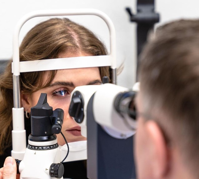 Vor allem vom Kind bis zum Jugendlichen Alter machen sich Veränderungen in der Sehstärke stark bemerkbar.

Auch bei Erwachsenen kann es zu einer jährlichen Veränderung von 0,25 Dioptrien kommen.

#hammans #straelen #niederrhein #optiker #team #beratung #brillen #sehtest