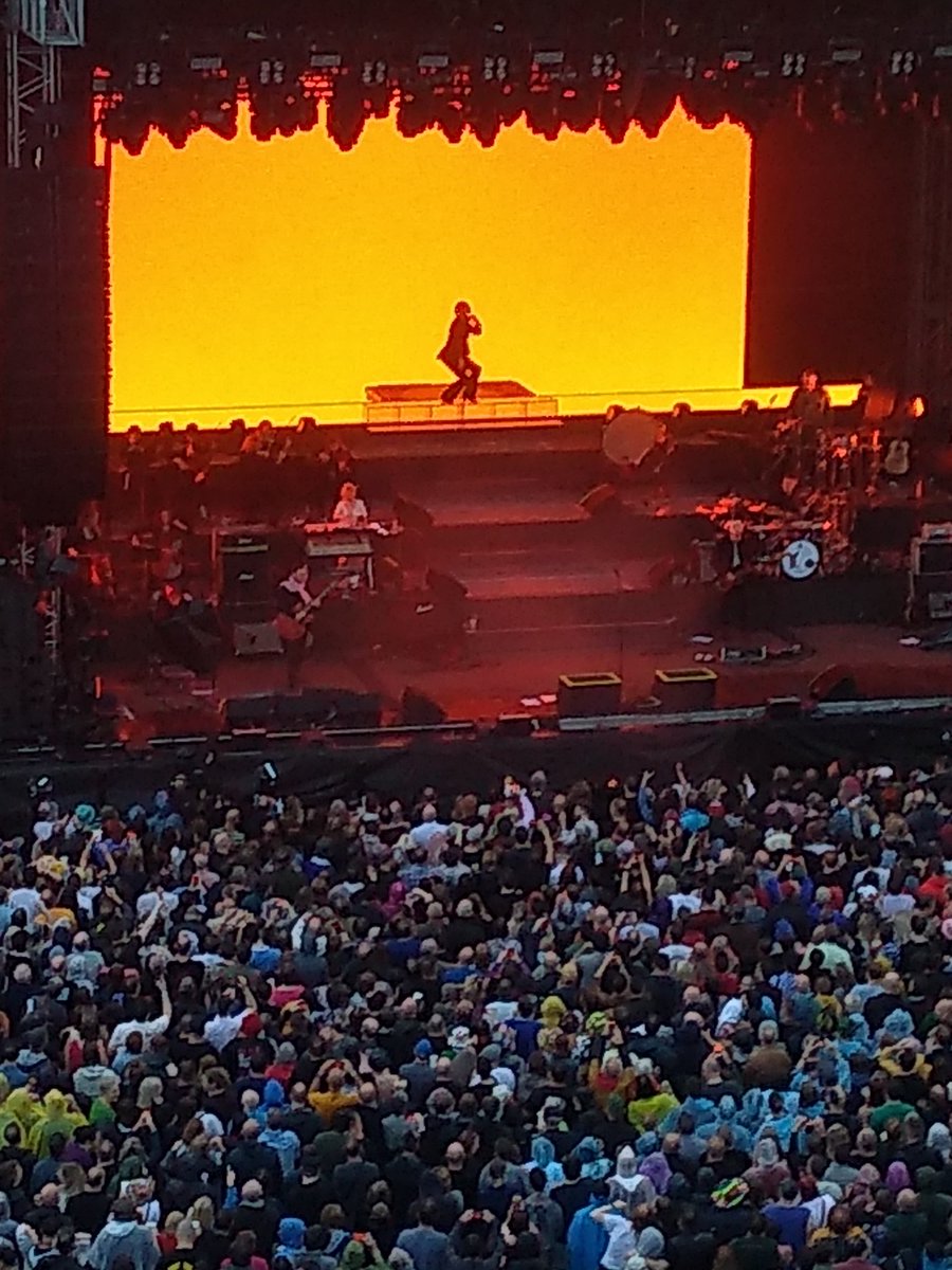 Think we could do with a snazzy entrance staircase like Pulp's for YCG HQ. Please, editor?