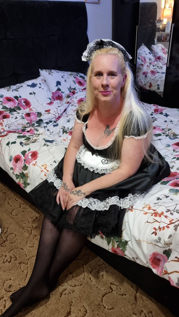40plusblondgilf's tweet photo. I am at your service sir.

https://t.co/YVMKn9G0Kl 🔥

#onlyfansgirl  #onlyfans #model #onlyfanz #onlyfansbabe #lingerie #sexy #onlyfanscreator #sellingcontent #beautiful #BBW #mature #housewife #maturehousewife #sexyhousewife #curvy #maid #frenchmaid #heretoserveyou #service https://t.co/Fr4FTOQJwX