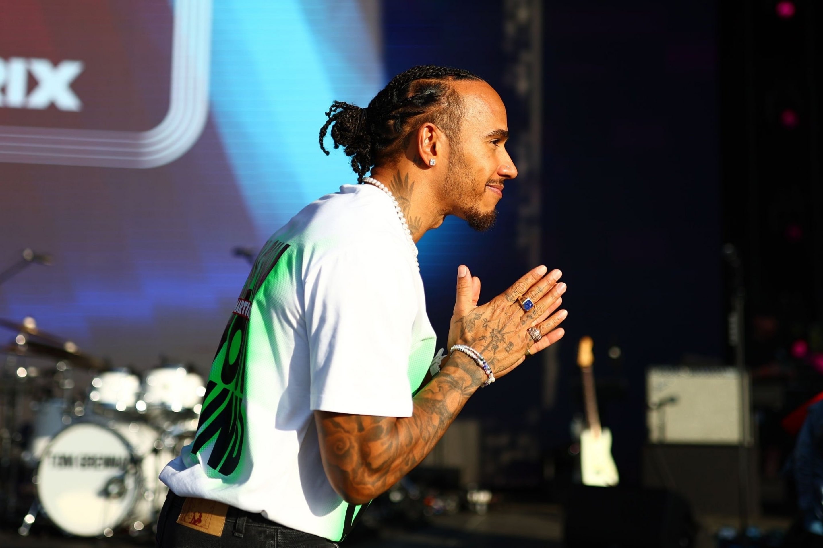 Sir Lewis Hamilton Updates on Twitter: "Lewis on the fan stage #