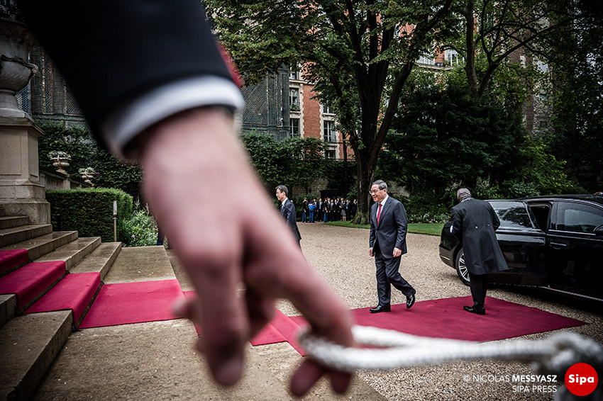 nicographie's tweet image. «Protocole Rouge» La PHOTO du Jour du 22 juin 2023 #LaPhotoDuJour #JournalPhoto messyasz.fr/FDJ/32441 
 
Visite de LI Qiang, 1er ministre de Chine, a  l’occasion de sa visite en France, avec Elisabeth BORNE, Hotel de Matignon, Paris, France, le 22  Juin 2023. #SipaPress