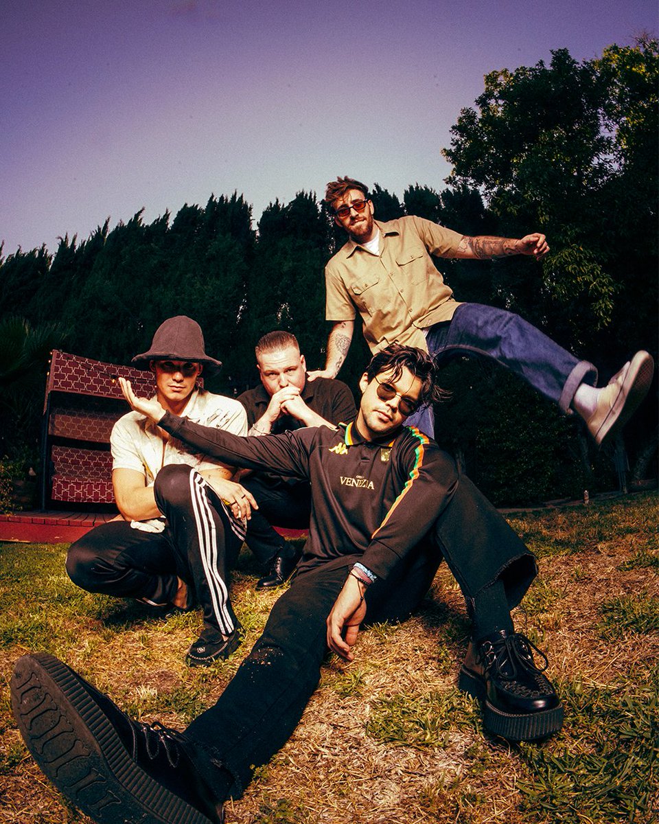 caption these photos for us 🤣 🤩 😎 😇