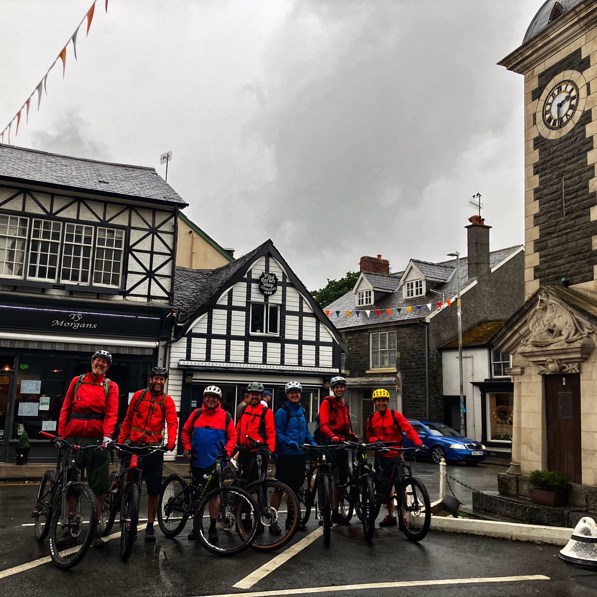 Swap around day so I guided these legends around the Elan Valley whilst <a href="/mtbcymru/">mtbwales</a> took the other ground of legends on day 3 of the #transcambrian. Hills (up and down), smiles, and no rain, thunder or lightening until the last few minutes 😀