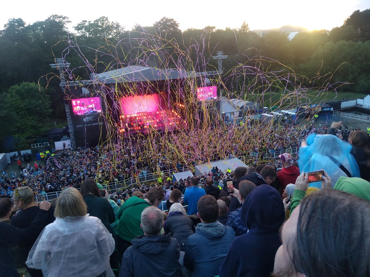 "Did you actually get wet? Best thing... best thing is to her moving about a bit".
Will do, Jarvis, will do, long as you keep the streamers coming 🎉
#pulpscarborough