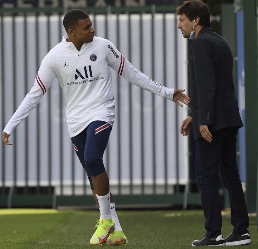 MegaPSG_'s tweet photo. 🚨🚨Leonardo sur Mbappe :

« Le PSG existait avant Kylian Mbappé et il existera après lui. Cela fait six ans qu'il est à Paris et, sur ces six saisons, cinq clubs différents ont remporté la Ligue des champions.

Aucun ne comptait Mbappé dans ses rangs ! » https://t.co/EeAKPJH6Sb