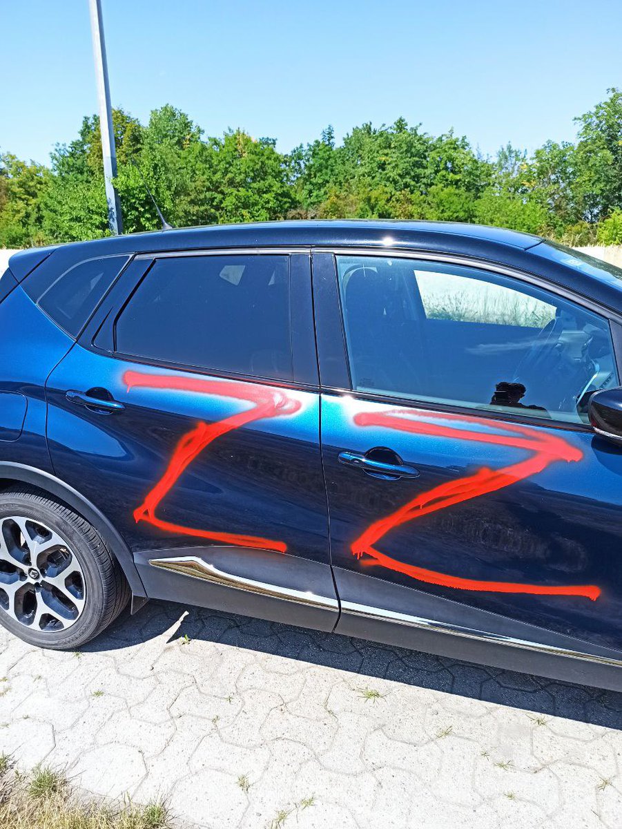 tanjamaier17's tweet photo. Several 🇺🇦-plated cars were vandalized last night in the 22nd district of Vienna near Seestadt. This was brought to my attention by a member of my Telegram group, citing an auto chat group. They have reported the incidents to the police. https://t.co/yRBxwPJ9Nr