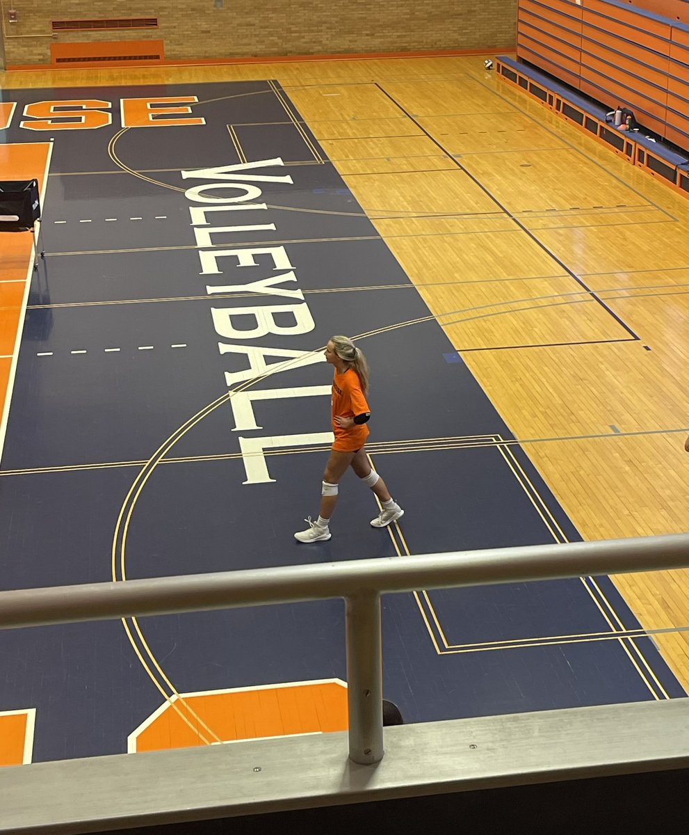nick_gnau's tweet image. @AshleeGnau future home🍊 absolutely beautiful 🧡💙 #CuseVB