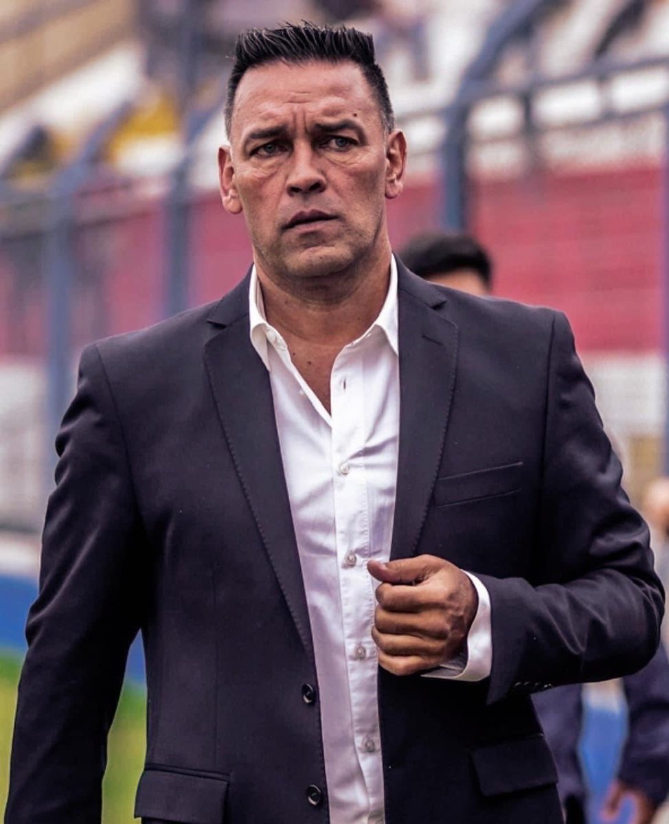 DespunteRosado's tweet photo. 1️⃣5️⃣ de 21 puntos posibles desde que llegó. 

Tuvo un fuerte traspié ante Cantolao pero pudo levantar al equipo con un triunfazo en Tarapoto. Ganó todo en junio y sumó su tercera victoria consecutiva jugando de visita.

Que sea el inicio de una nueva racha. 

#VamosBoys https://t.co/zQv2gZ65AS