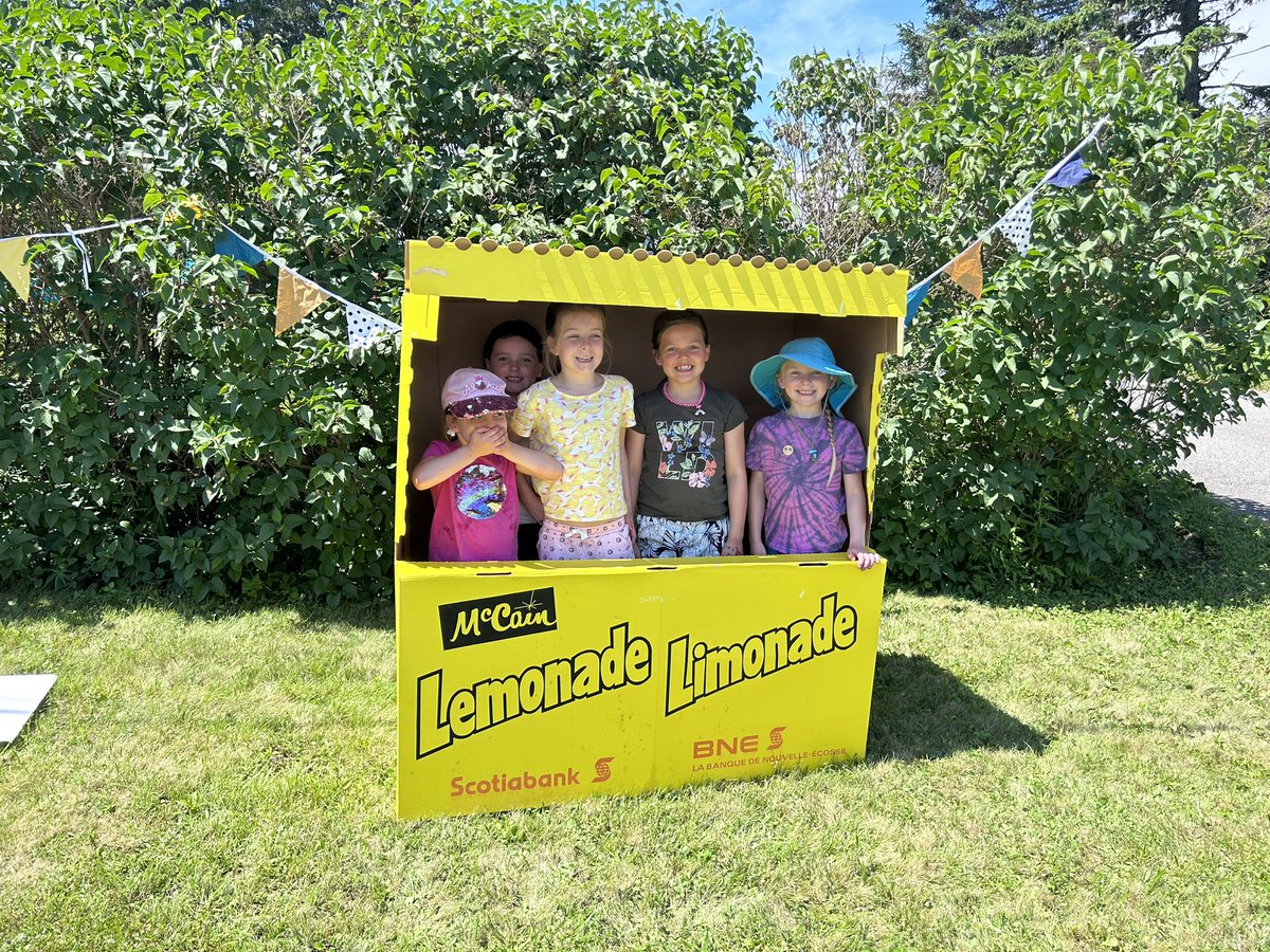 buttonec's tweet photo. @GregNortonSJ these west side young social activists have raised over $660 today at their lemonade stand for Romero House! https://t.co/mlc5WpXKS1