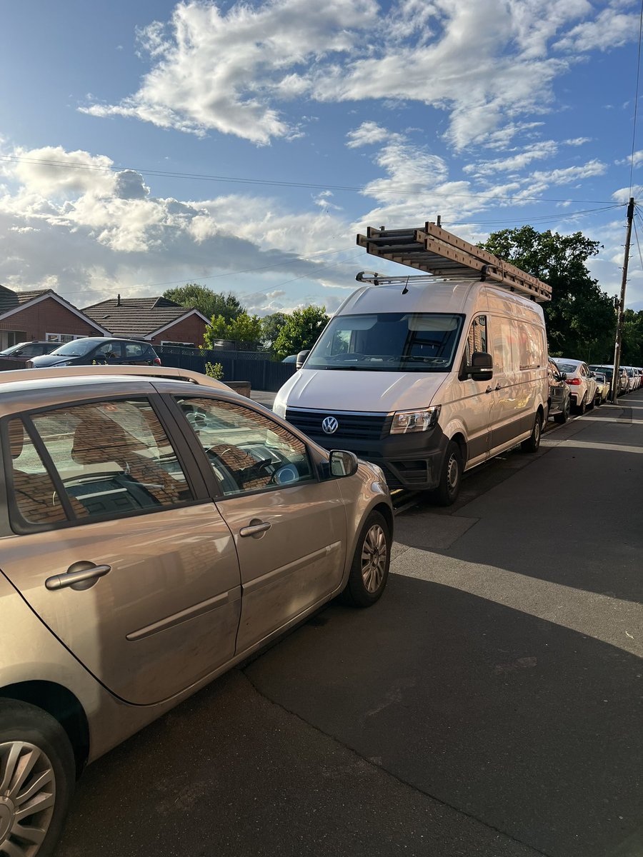 CleoburyCops's tweet image. While attending numerous grade ones PC Jones managed to get to one concern of residents in Highley… parking. Doors were knocked and those who were in - advice given. If anyone would like to report parking issues please look at this link - shropshire.gov.uk/parking/report…