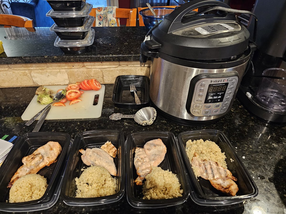 lcatt38's tweet photo. Start your week off right.  #mealprep #beachbody #cleanweek https://t.co/XV5skiHx63