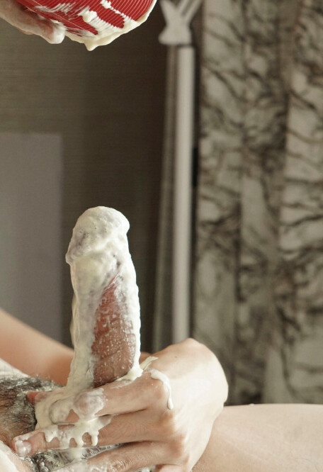 玩到咁污糟，等我幫你奶乾淨佢！😋😋😋