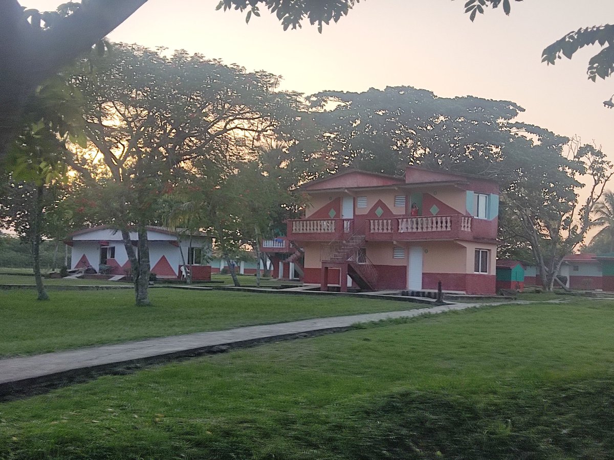 DanhizDP's tweet photo. Una de las instalaciones de @campismopopular de #Camagüey, #LasClavellinas🏕️,está ofreciendo un #VeranoConAmor a muchos agramontinos. Colectivo comprometido,inteligente y buscando alternativas. Fue gratificante escuchar de los jóvenes que encontramos su satisfacción con el lugar. https://t.co/FEriXkfBGo