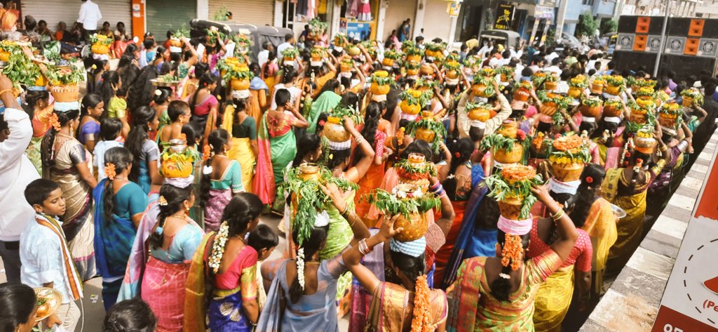 kmtkrishna's tweet photo. Mrdak lo bonalu https://t.co/UsYtVoFVCv
