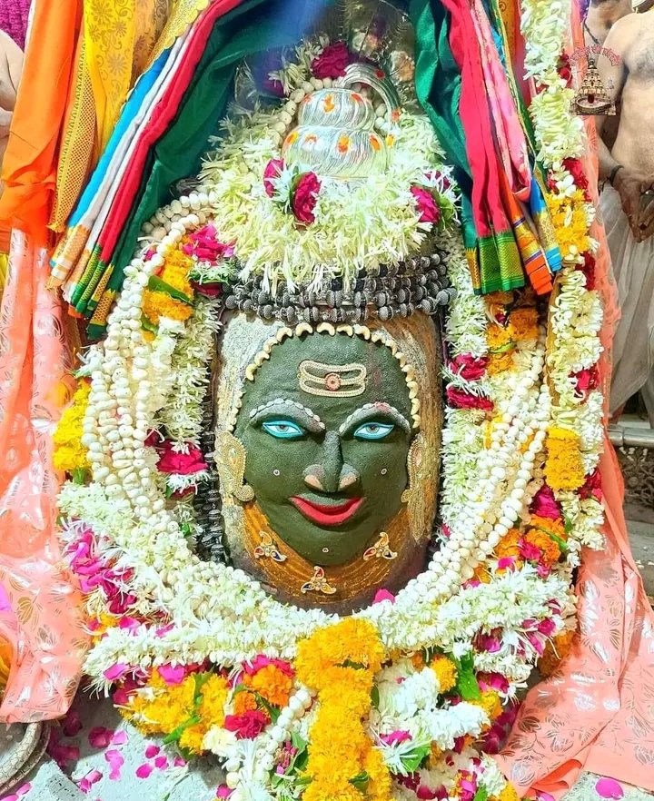 saurabh30_2000's tweet image. जय श्री महाकाल🙏🙏
राजाधिराज कालाधिराज श्री भूतभावन दक्षिणमुखी महाकालेश्वर ज्योतिर्लिंग का प्रातः काल भष्म आरती श्रृंगार दर्शन 🙏❤
हर हर महादेव 🙏
#हर_हर_महादेव #Mahakaleshwar #सावन_मास #bholenath #Mondayvibes #Mondaymorning #Mondaythoughts