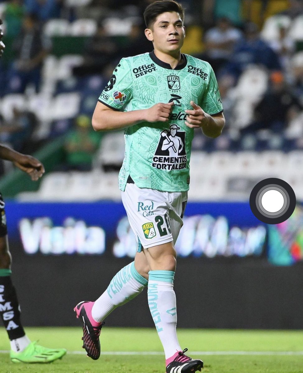 JoanAguinaga's tweet photo. El plátano Alvarado 💎🍌

Es un jugador con un tremendo potencial, te puedo jugar de 9, media punta, extremo o incluso lateral 

Sin duda un jugador que este torneo explotará aún más su nivel 

En un futuro lo veo en selección 🇲🇽

Qué opinas del plátano? https://t.co/fMOtQdVlzT