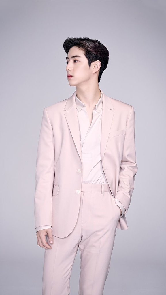 clownformt's tweet photo. Mark Tuan arrives at the #Barbie  premiere. https://t.co/XjVOcy1jpl
