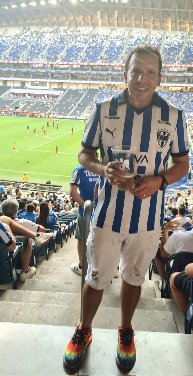 asalinas57's tweet photo. Una temporada más. Rayado por siempre💙🤍⚽️ @Rayados https://t.co/bBVlJ5v1KO