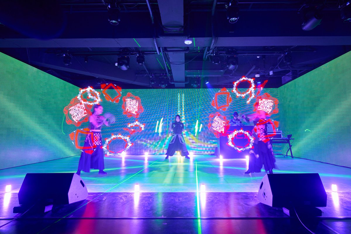 kaguzuchi_info's tweet photo. 美しいひかり。#kaguzuchi #かぐづち #雷光炎舞 #LEDdance #ファイヤーダンス #LEDshow #ライトショー #performance #performer #photography #dance #LEDperformance #lprojection #laser #light #レーザー #ライト #パフォーマンス #ダンス #ひかり https://t.co/cTfadAEuYQ