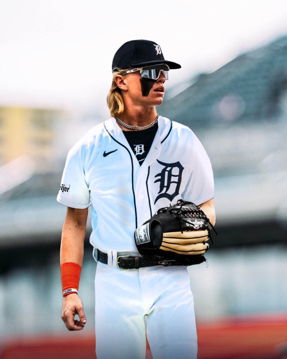 tigers's tweet photo. Olde English D 🔀 @maxxclarkk13 https://t.co/r9Ez6CDgD0