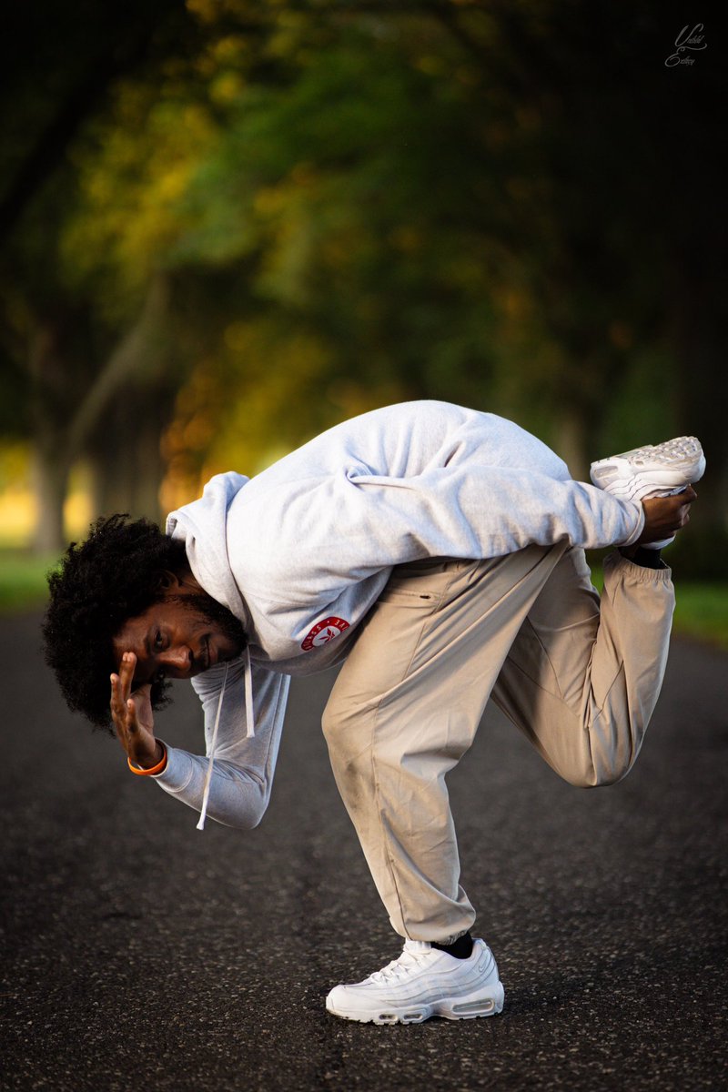 UntoldExtacy's tweet photo. The last image was coordinated.
This was a fun shoot ngl. More to come as we release these gradually.
Ft. @bgmorris4life (who dont use this twitter)
#portraitphotography #portrait #Dancer #hiphop #nyc #nycdancer #blackdancers #streetphotography https://t.co/yYCFkX6vIN
