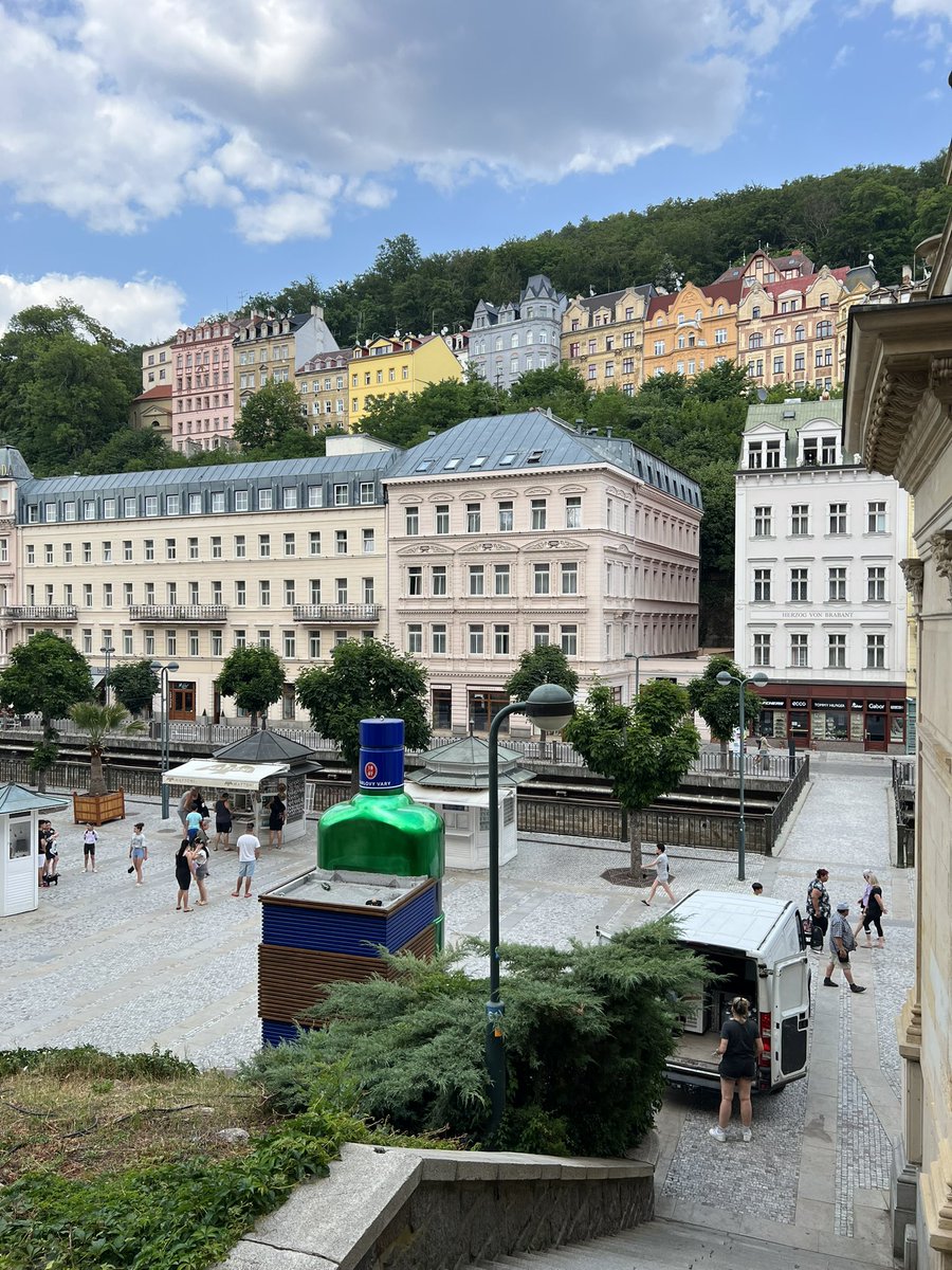 MohammadYA98's tweet photo. In love with those colored houses 🇨🇿 https://t.co/jFKroh2goY
