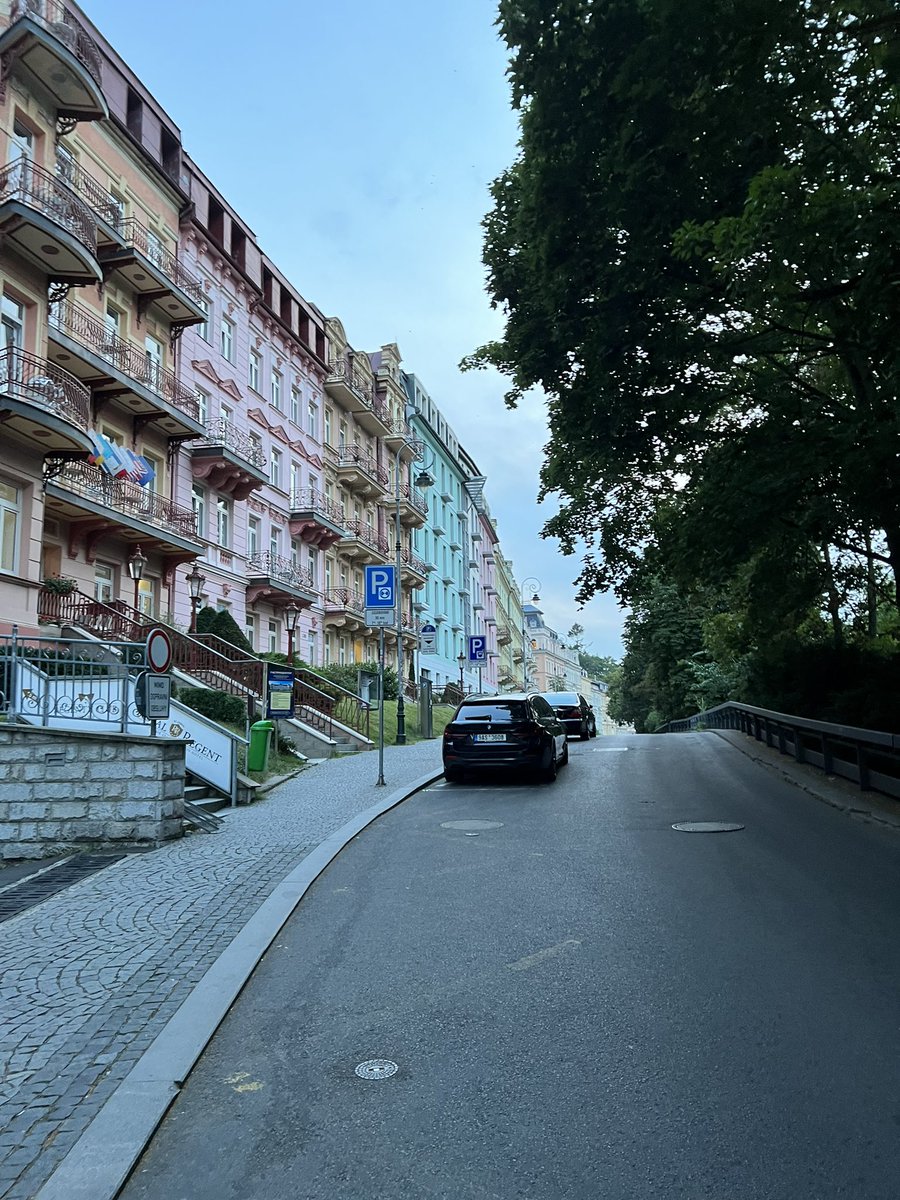 MohammadYA98's tweet photo. In love with those colored houses 🇨🇿 https://t.co/jFKroh2goY