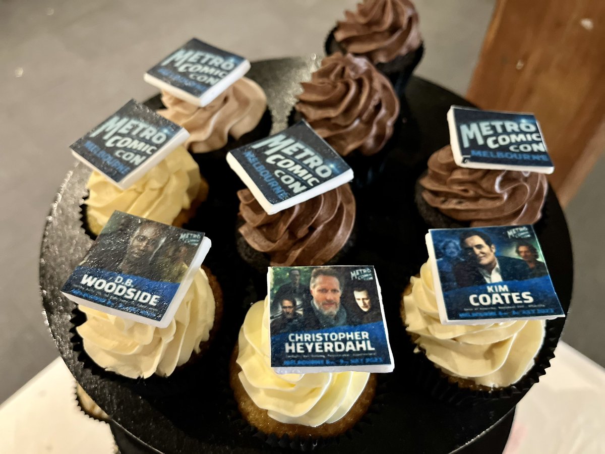 1000 Thanks to all who joined the butter cream love fest that is @MetroComicCon ! Recognize any of these quixotic cupcakes? @dbwofficial @KimFCoates