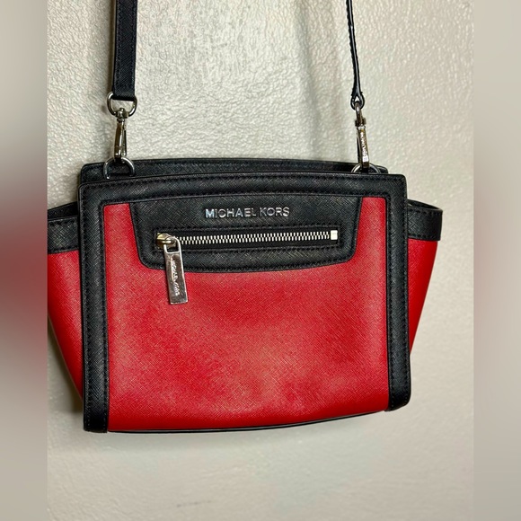 freerangetexas's tweet photo. So good I had to share! Check out all the items I'm loving on @Poshmarkapp #poshmark #fashion #style #shopmycloset #coach #michaelmichaelkors #oldgringo: https://t.co/39ZP5ADJh5 https://t.co/vOce4BvGMr