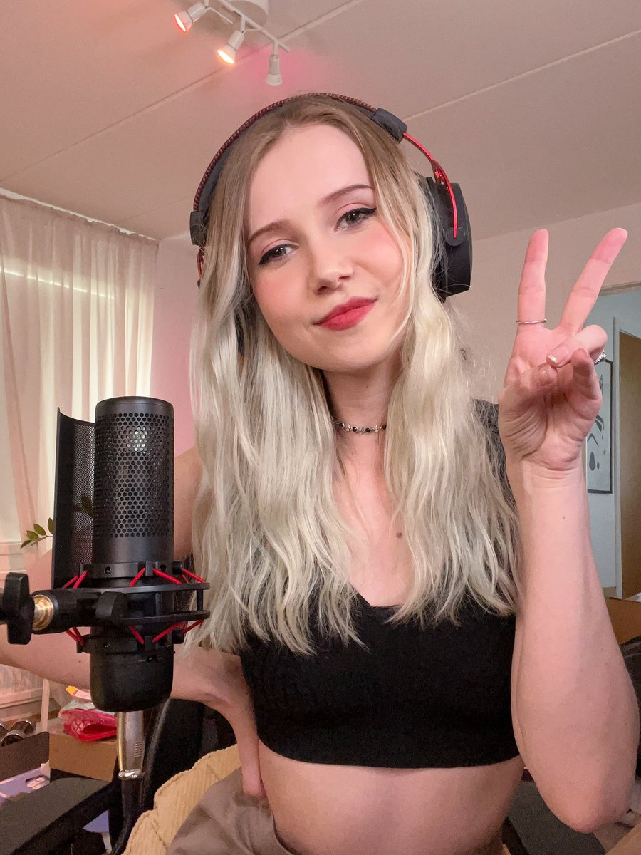 Apollolol's tweet image. TwitchCon is done and I’m traveling home tomorrow! 

Can’t wait to get back to streaming ❤️

Just wanted to remind you that the giveaway for the @HyperX DuoCast USB microphone is open for a bit longer!! Don’t forget to enter 🎤

gleam.io/lla1o/apollolo…

#HyperXNordic